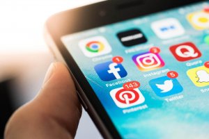 Social Media and Email Account Bereavement Notification Links